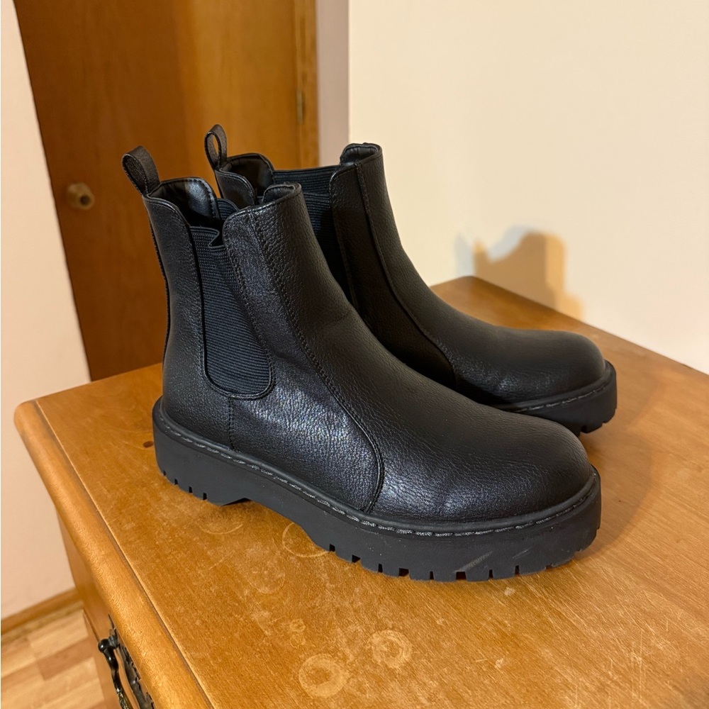 Black Chunky Chelsea Boots
